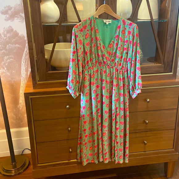 Amazing color. Brand new, never worn. Wish it fit, but runs small in the chest. - Picture 5 of 5